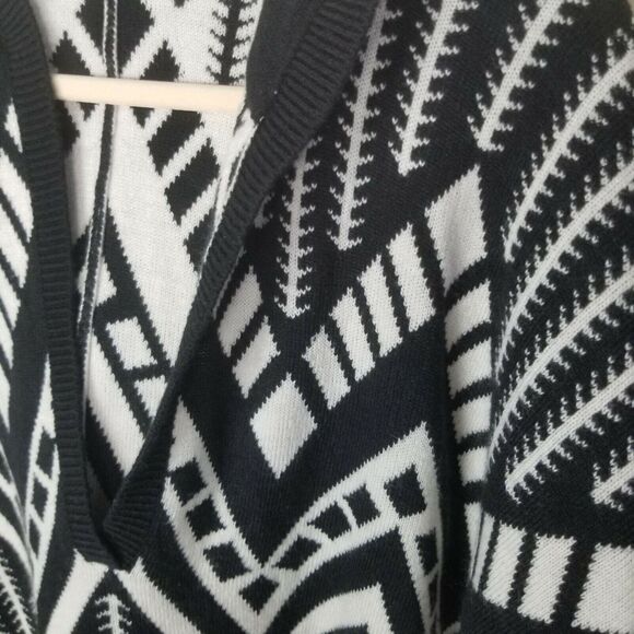 Express Womens Poncho Sweater Geometric Aztec Ethnic Tribal One Size Hooded Boho - Picture 3 of 9